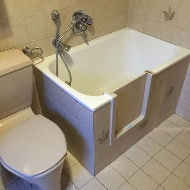 Badewannentür